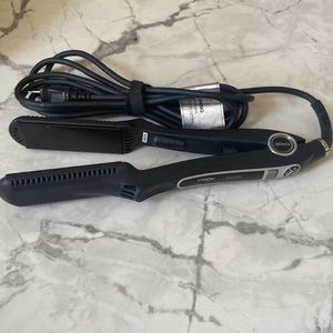 CROC Classic Flat Iron